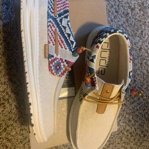 Hey Dude Ellie Festival